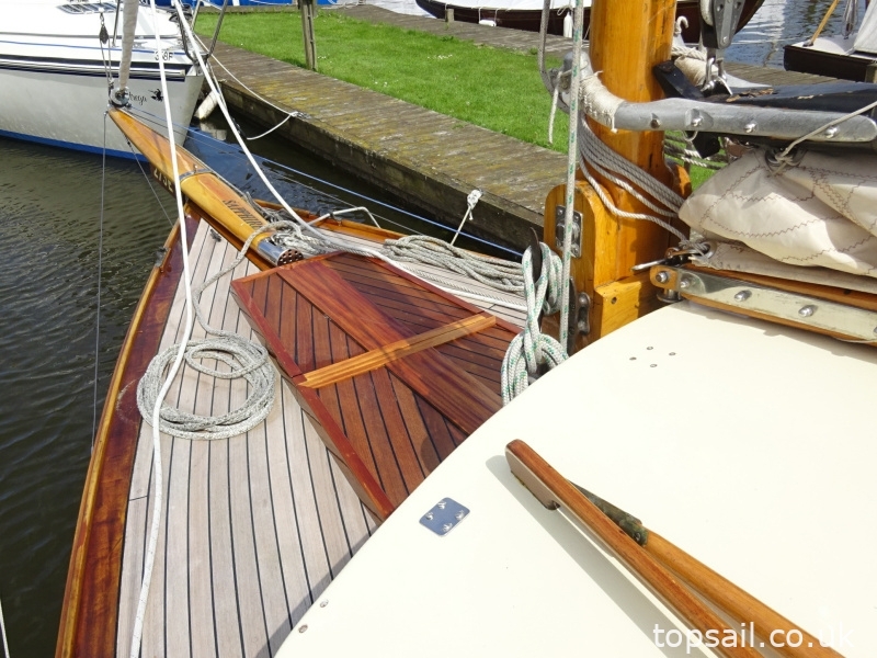 1998 Native 31 River Cruiser Class Yacht