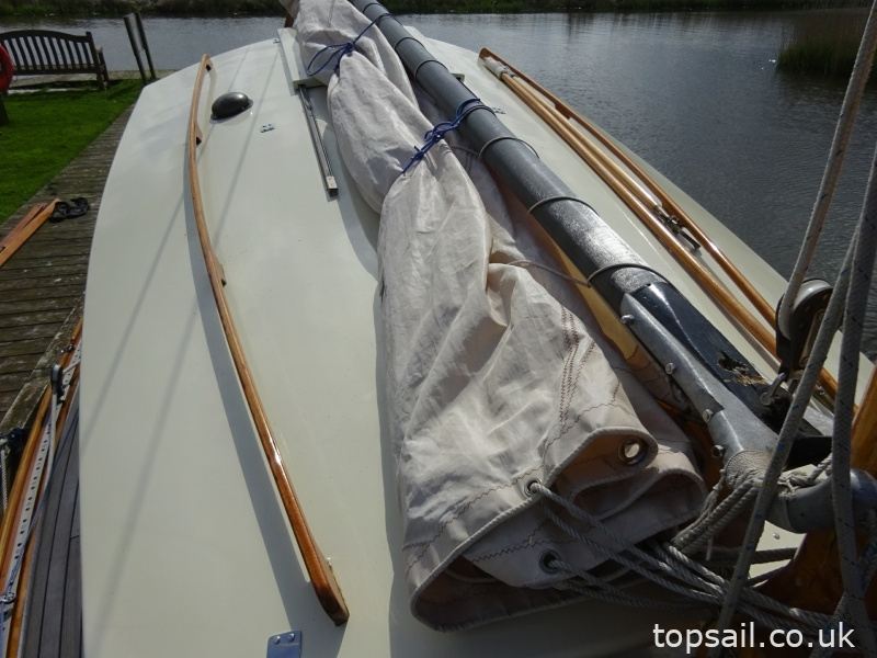 1998 Native 31 River Cruiser Class Yacht