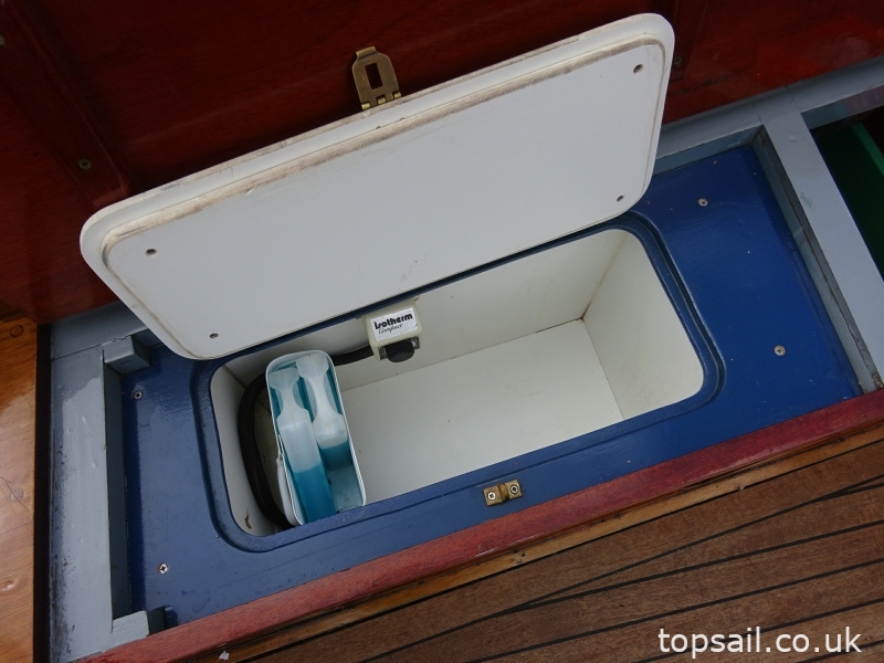 1998 Native 31 River Cruiser Class Yacht