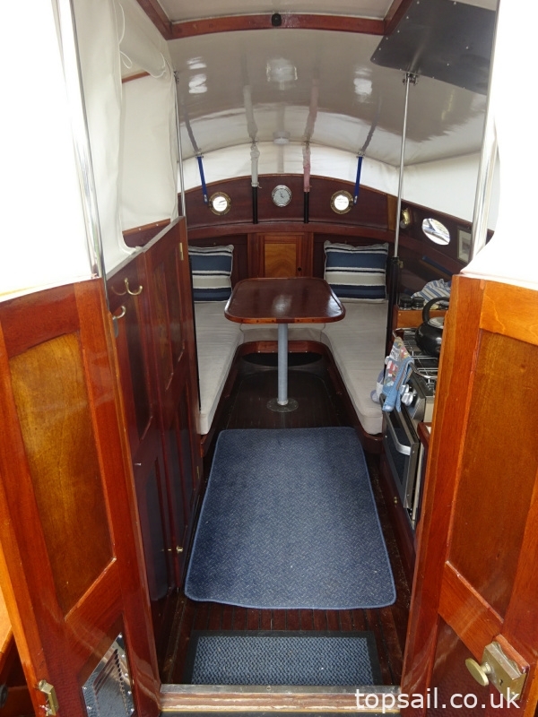 1998 Native 31 River Cruiser Class Yacht