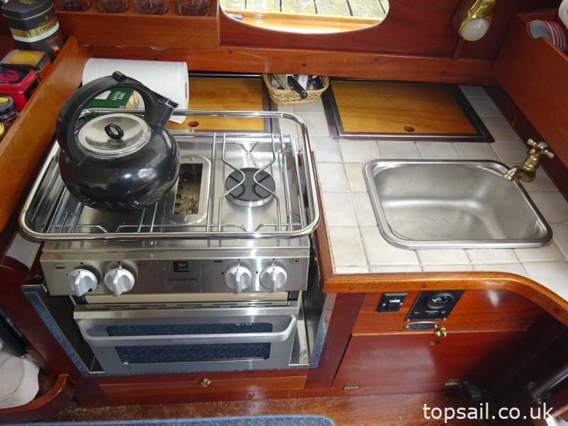 1998 Native 31 River Cruiser Class Yacht