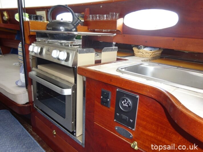 1998 Native 31 River Cruiser Class Yacht