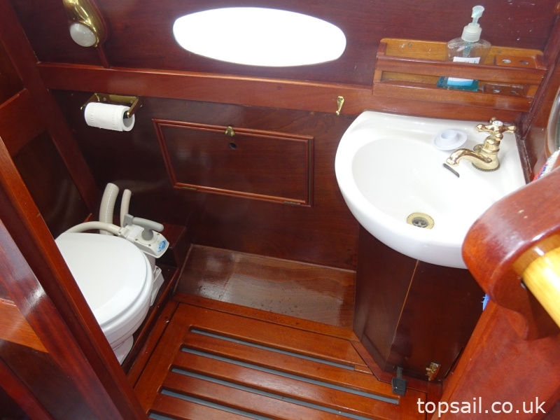 1998 Native 31 River Cruiser Class Yacht
