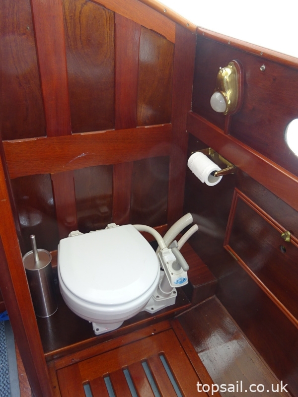 1998 Native 31 River Cruiser Class Yacht