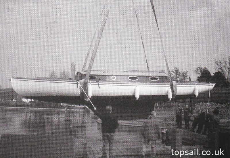 1998 Native 31 River Cruiser Class Yacht