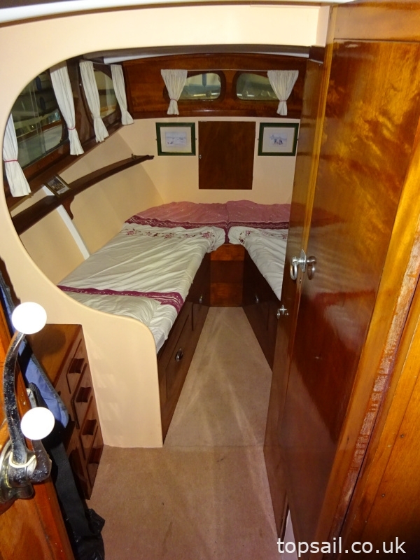1950 Merrywind Classic Centre Cockpit Motor Cruiser