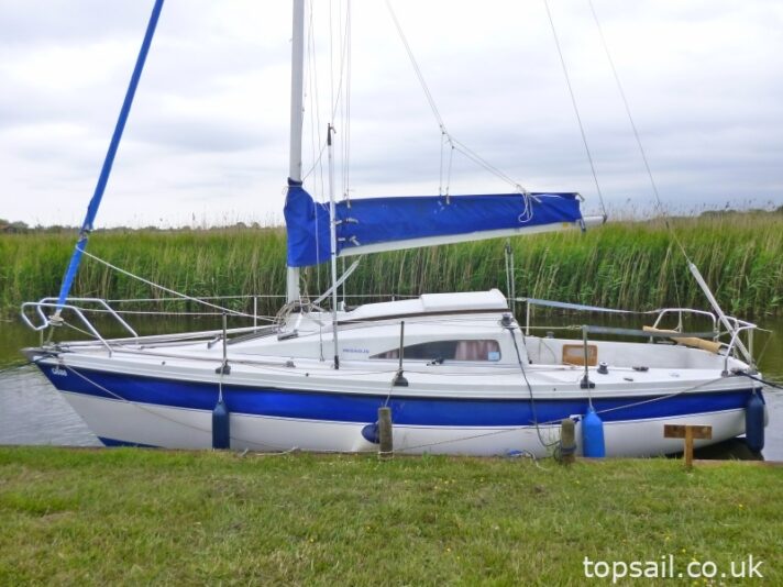 1985 Pegasus 700 (Shallow Fin, Diesel Inboard!)