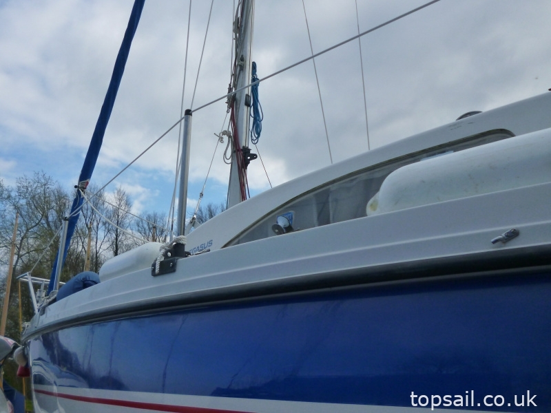1985 Pegasus 700 (Shallow Fin, Diesel Inboard!)