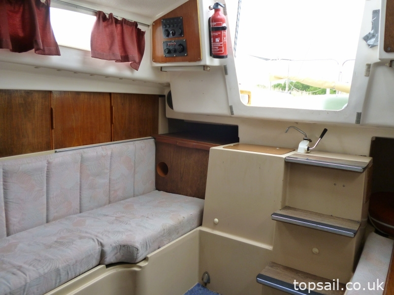 1985 Pegasus 700 (Shallow Fin, Diesel Inboard!)