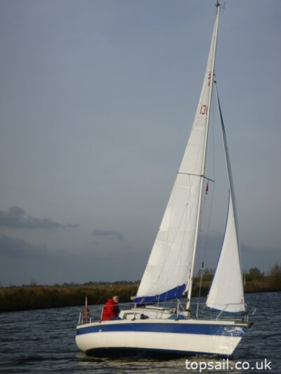 1985 Pegasus 700 (Shallow Fin, Diesel Inboard!)