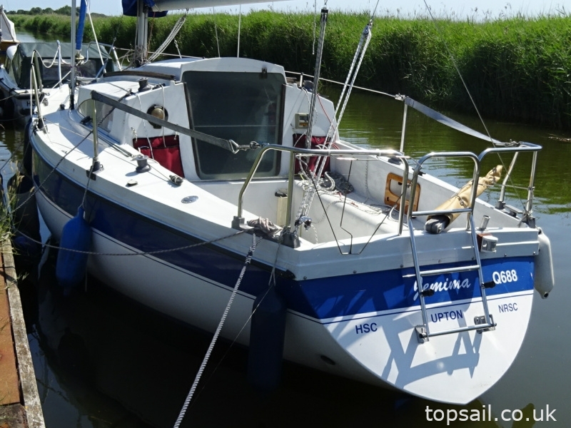1985 Pegasus 700 (Shallow Fin, Diesel Inboard!)