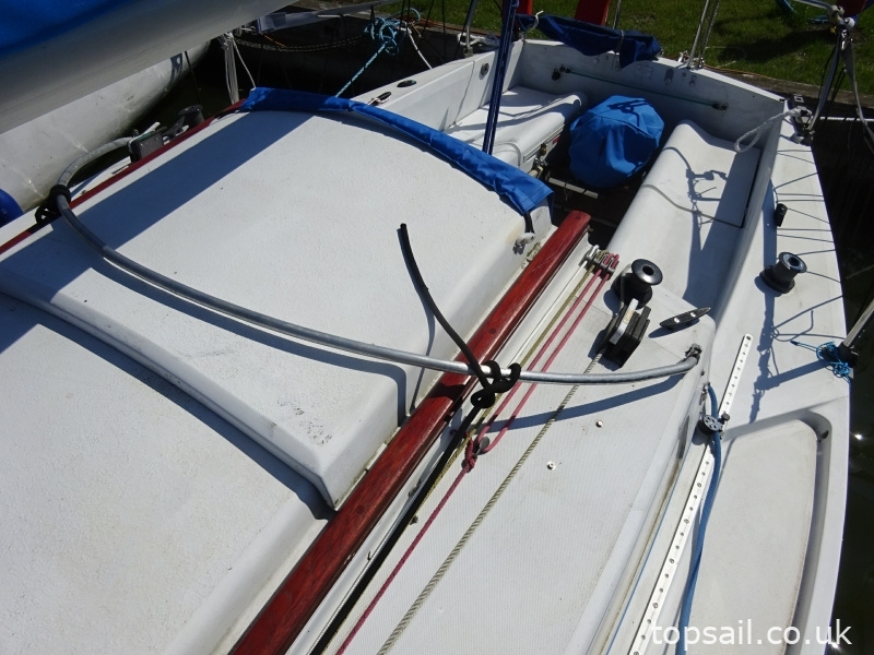 1987 Pegasus 700 (Shallow Fin Keel)
