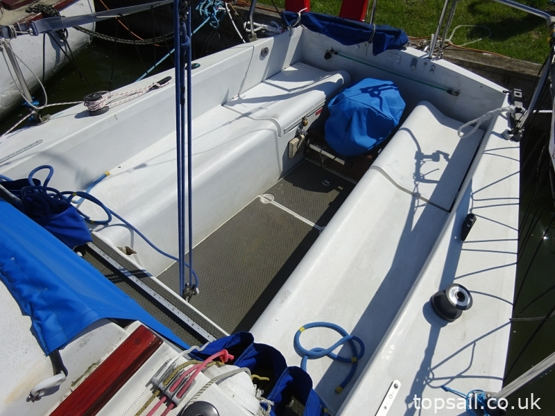 1987 Pegasus 700 (Shallow Fin Keel)