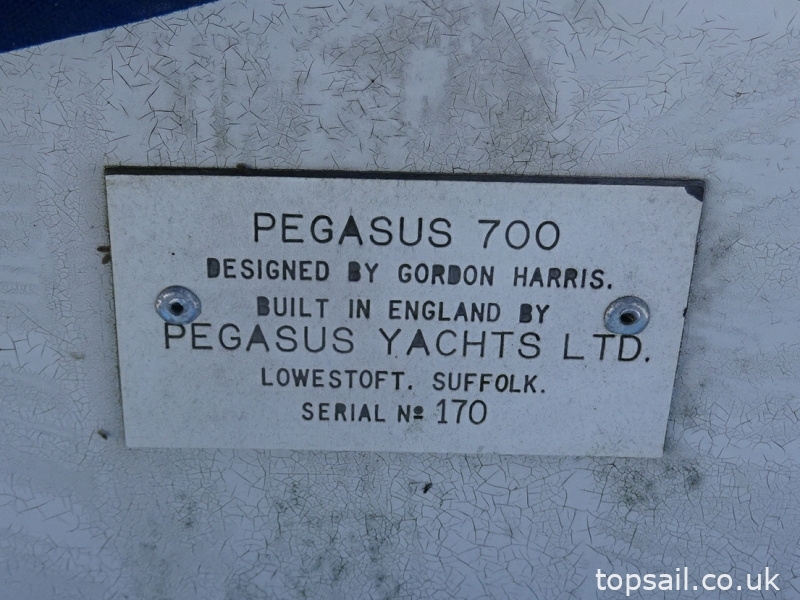 1987 Pegasus 700 (Shallow Fin Keel)