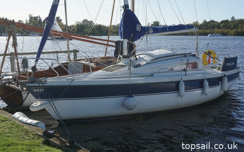 1988 Pegasus 700 (Shallow Fin, Diesel Inboard!)