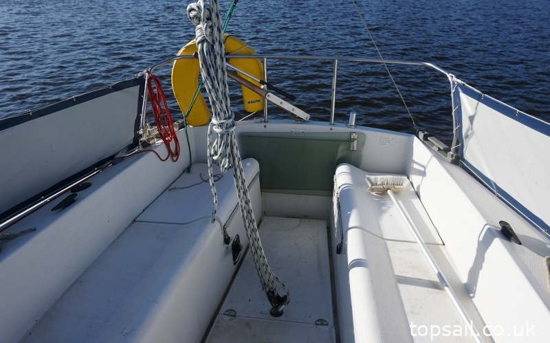 1988 Pegasus 700 (Shallow Fin, Diesel Inboard!)