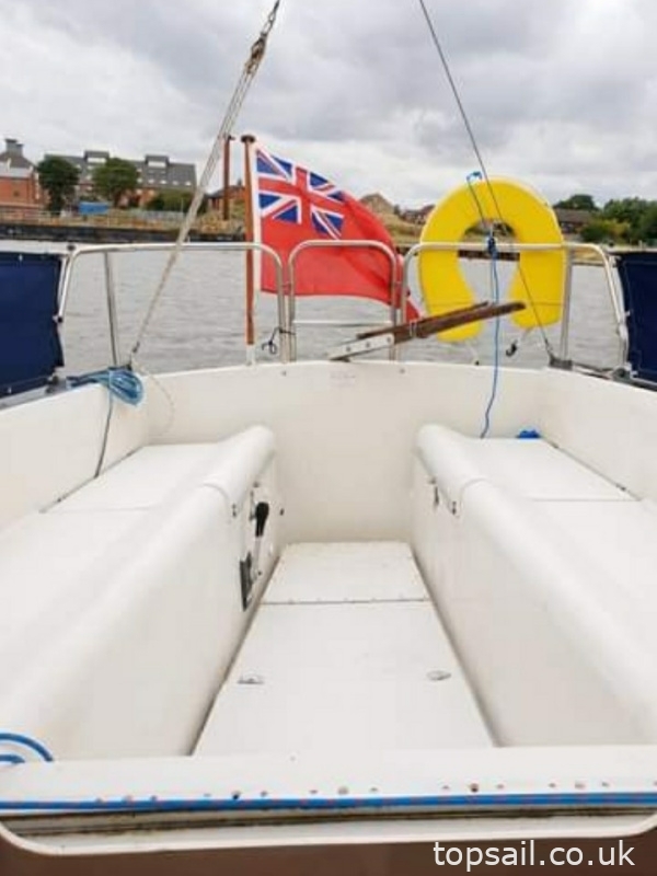 1987 Pegasus 700 (Shallow Fin, Diesel Inboard!)