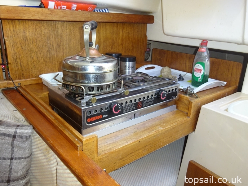 1986 Pegasus 800 & Trailer (Lifting Keel, Heads Compartment!)