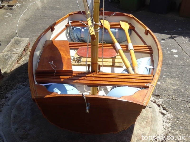 8ft Clinker Lugsail Pram Dinghy