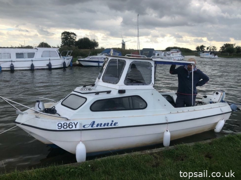 1986 Pilot 490 Cabin Cruiser & Trailer