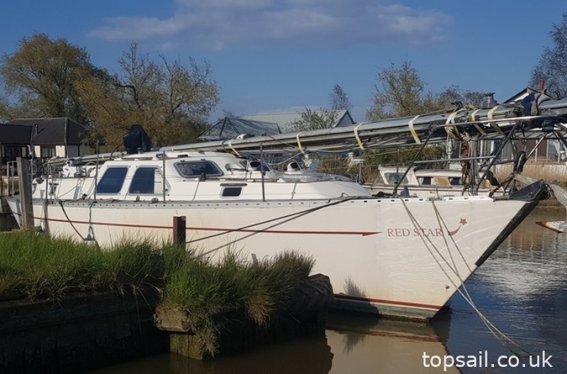 1987 Oyster 406DS (Deck Saloon)