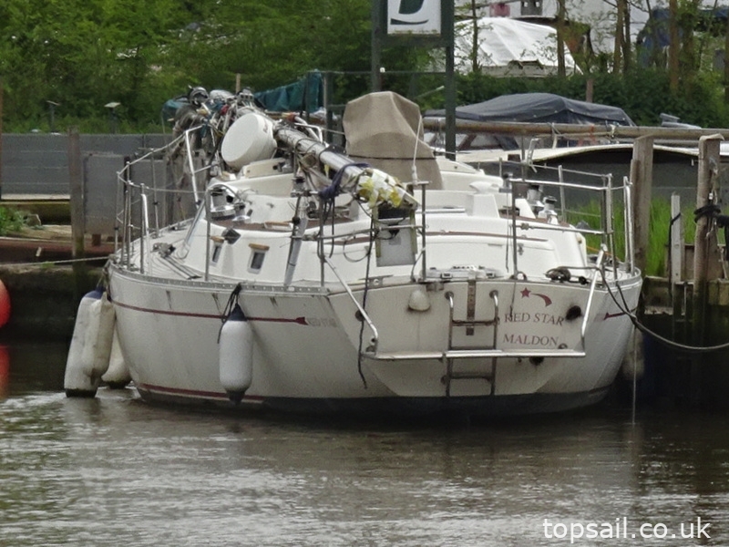1987 Oyster 406DS (Deck Saloon)
