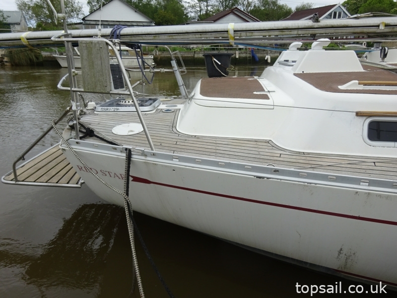 1987 Oyster 406DS (Deck Saloon)