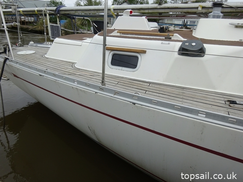 1987 Oyster 406DS (Deck Saloon)