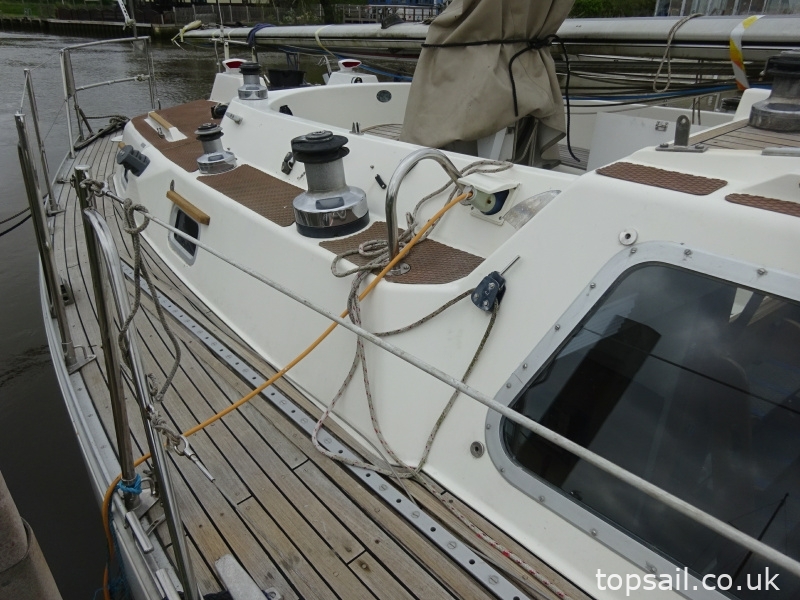 1987 Oyster 406DS (Deck Saloon)