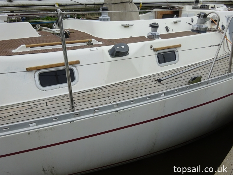 1987 Oyster 406DS (Deck Saloon)