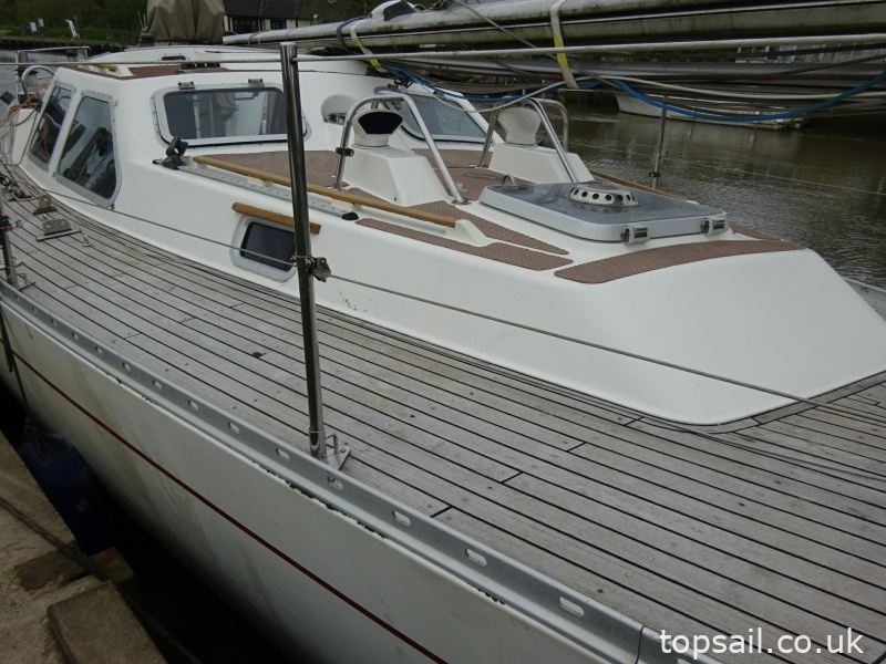 1987 Oyster 406DS (Deck Saloon)