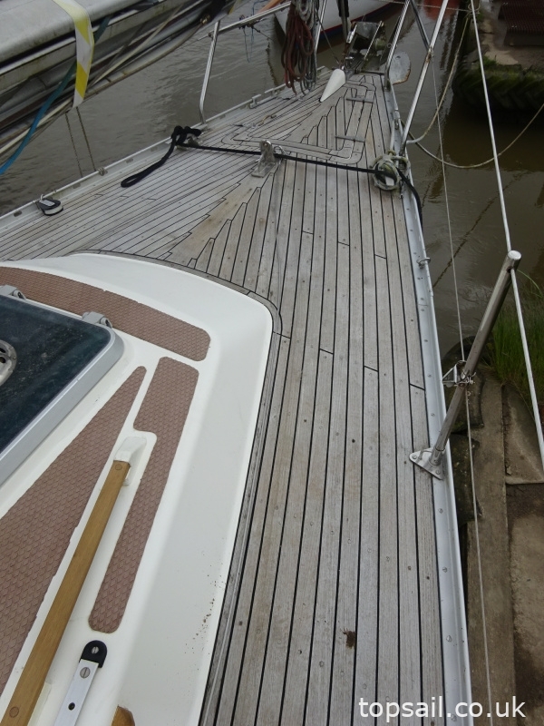 1987 Oyster 406DS (Deck Saloon)