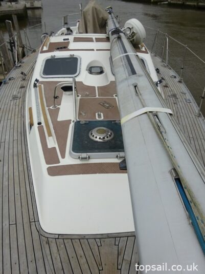 1987 Oyster 406DS (Deck Saloon)