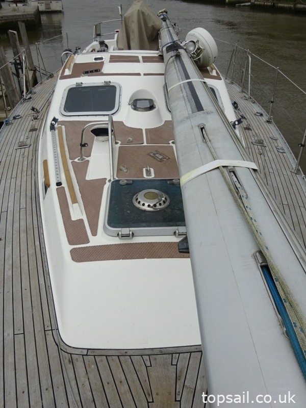 1987 Oyster 406DS (Deck Saloon)