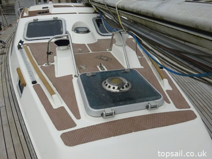 1987 Oyster 406DS (Deck Saloon)