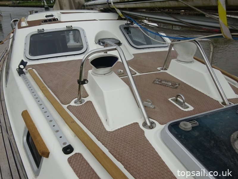 1987 Oyster 406DS (Deck Saloon)