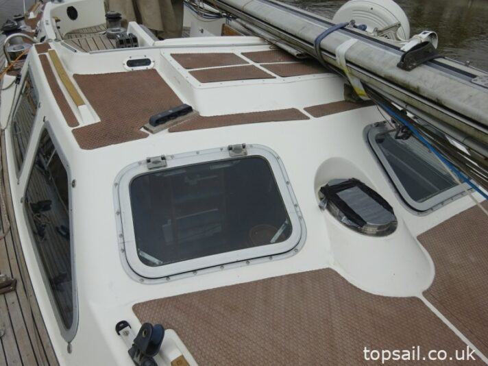 1987 Oyster 406DS (Deck Saloon)