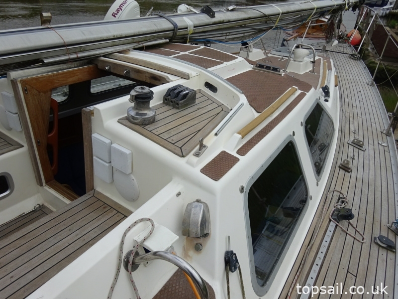 1987 Oyster 406DS (Deck Saloon)