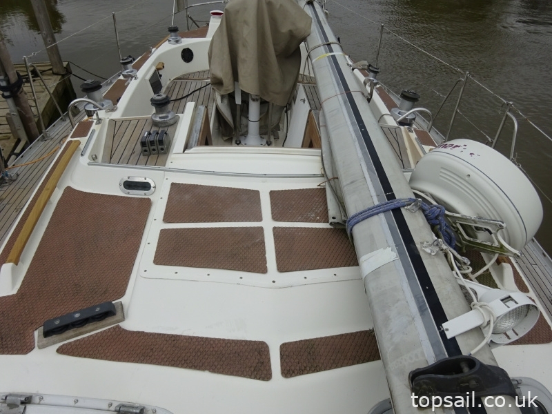 1987 Oyster 406DS (Deck Saloon)