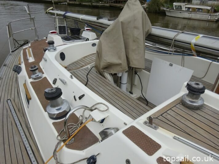 1987 Oyster 406DS (Deck Saloon)