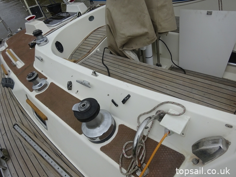 1987 Oyster 406DS (Deck Saloon)