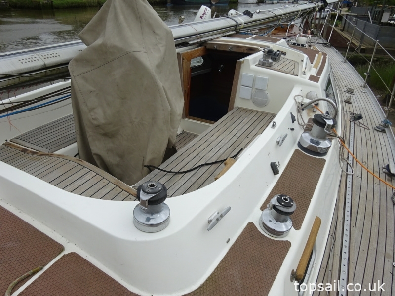 1987 Oyster 406DS (Deck Saloon)