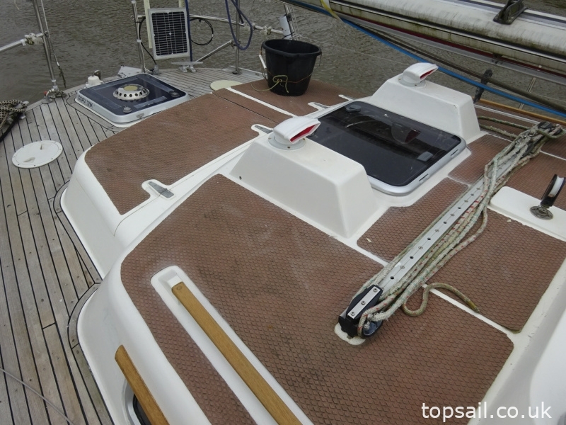 1987 Oyster 406DS (Deck Saloon)