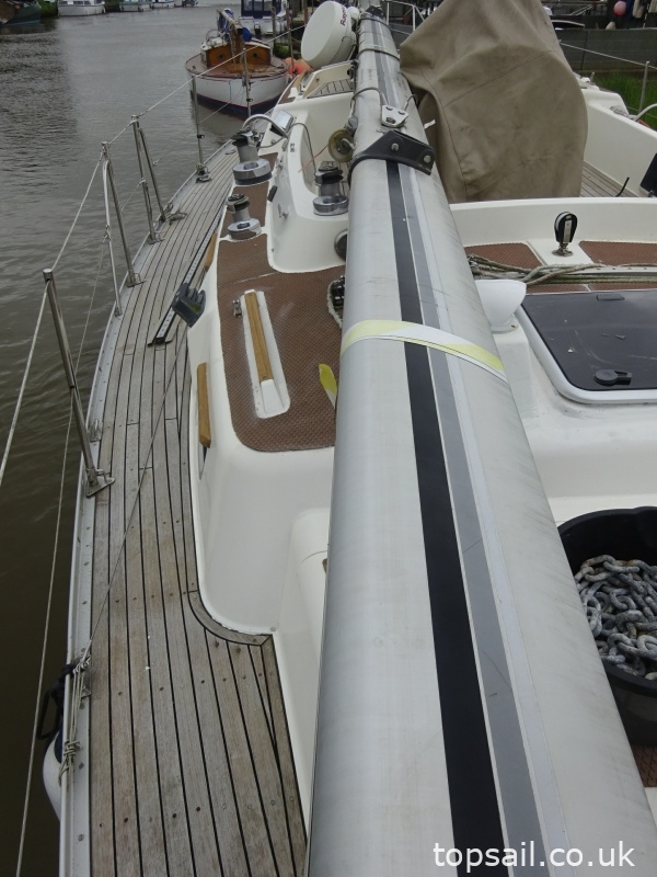 1987 Oyster 406DS (Deck Saloon)