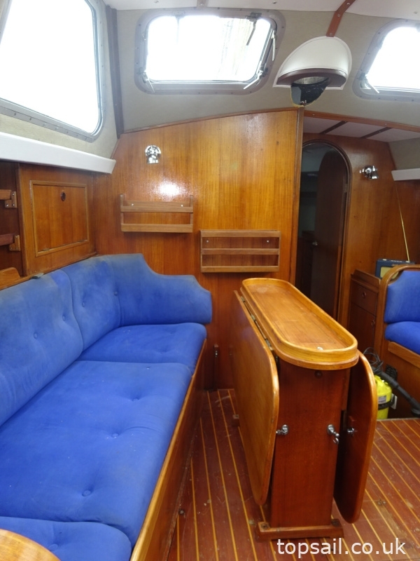1987 Oyster 406DS (Deck Saloon)