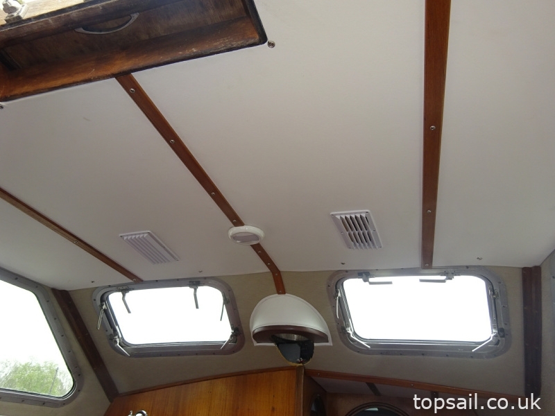 1987 Oyster 406DS (Deck Saloon)