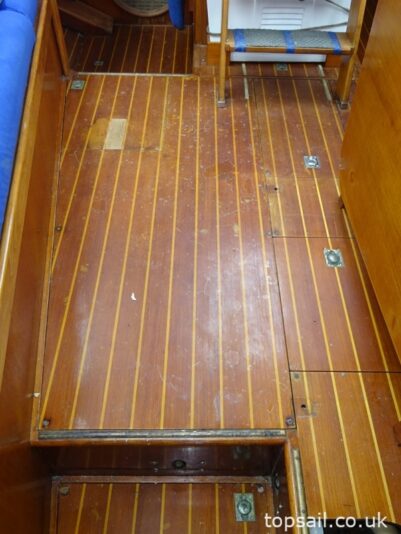1987 Oyster 406DS (Deck Saloon)