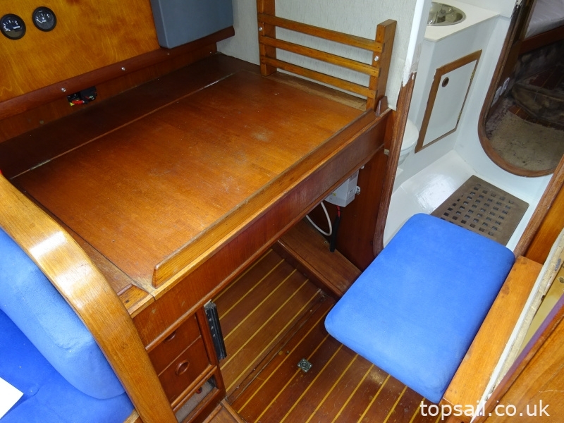1987 Oyster 406DS (Deck Saloon)