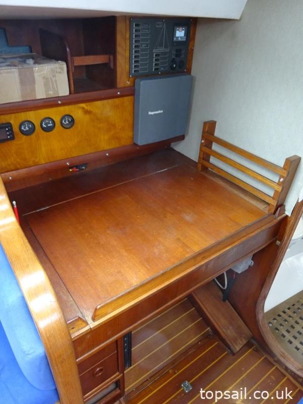 1987 Oyster 406DS (Deck Saloon)