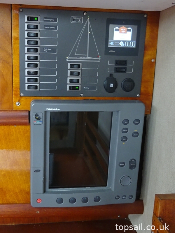1987 Oyster 406DS (Deck Saloon)